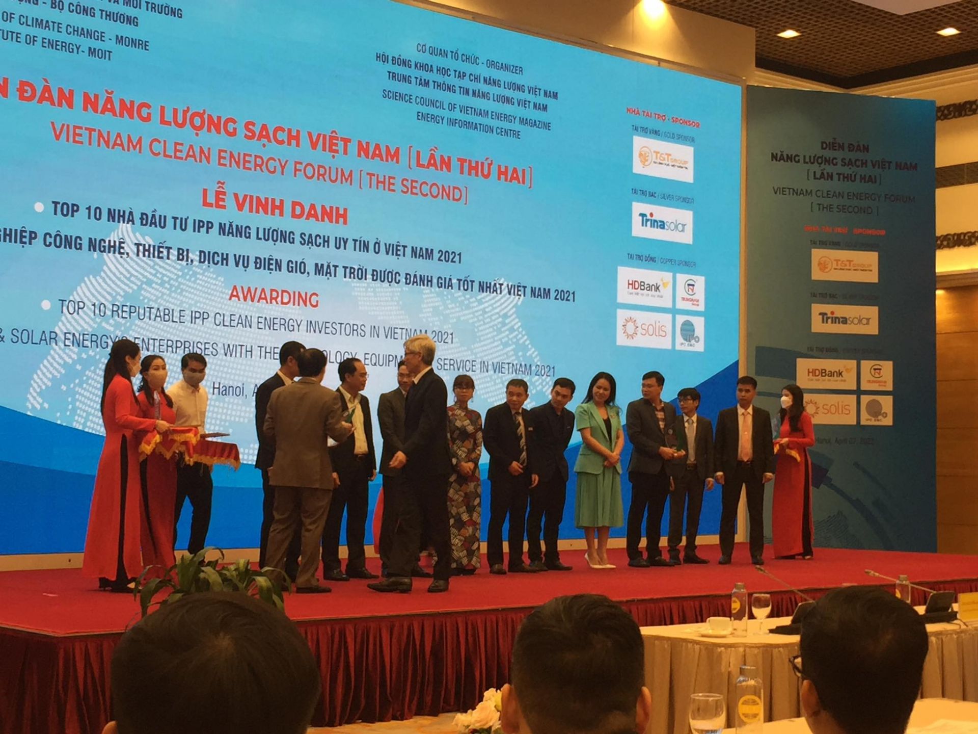 Ban Tổ chức đ&amp;atilde; vinh danh &amp;ldquo;TOP 10 nh&amp;agrave; đầu tư IPP (dự &amp;aacute;n điện độc lập) năng lượng sạch uy t&amp;iacute;n ở Việt Nam 2021&amp;rdquo; v&amp;agrave; &amp;ldquo;TOP 10 doanh nghiệp c&amp;ocirc;ng nghệ, thiết bị, dịch vụ điện gi&amp;oacute;, mặt trời được đ&amp;aacute;nh gi&amp;aacute; tốt nhất Việt Nam 2021&amp;rdquo;