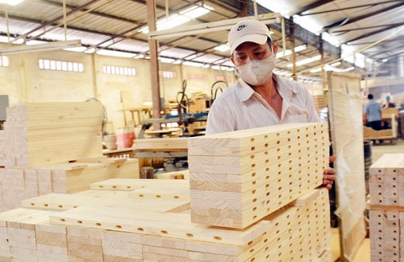 Phục hồi ngành gỗ: Áp lực thiếu nguyên liệu còn rất lớn