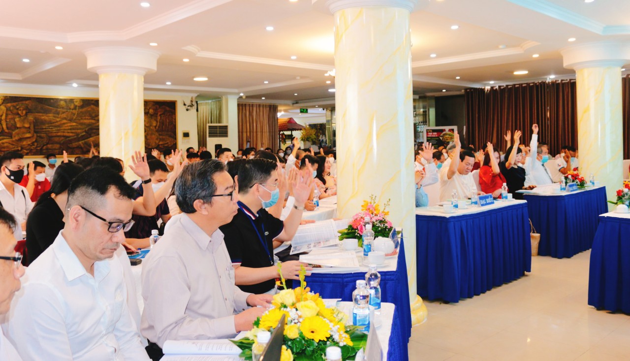 Đại hội biểu quyết th&amp;ocirc;ng qua kế hoạch sản xuất kinh doanh năm2022