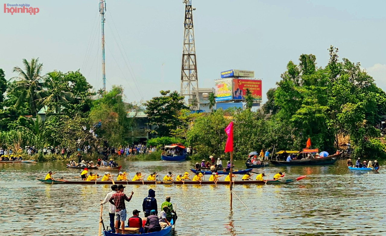 Vừa qua th&amp;agrave;nh phố Tam Kỳ đang chọn Lễ hội