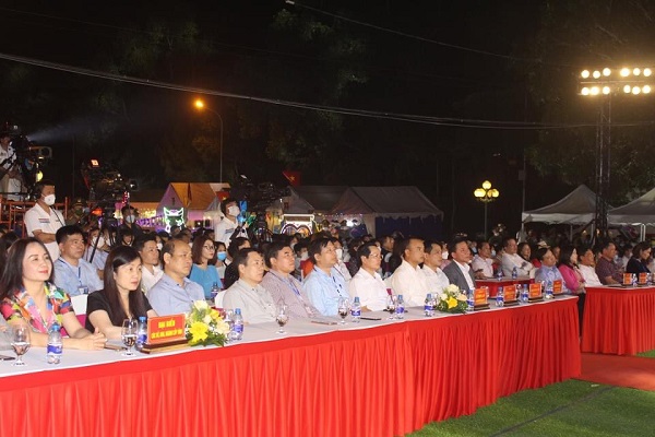 C&amp;aacute;c đại biểu tham dự buổi lễ