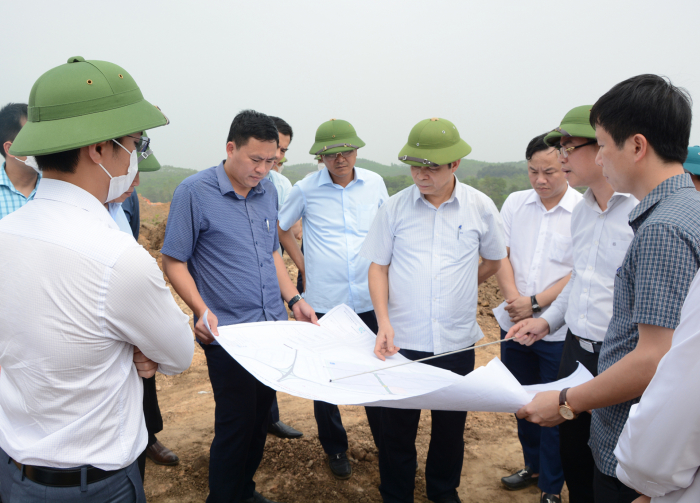 Đo&amp;agrave;n c&amp;ocirc;ng t&amp;aacute;c kiểm tra thực địa tiến độ thực hiện dự &amp;aacute;n X&amp;acirc;y dựng v&amp;agrave; kinh doanh hạ tầng kỹ thuật CCN Vạn Xu&amp;acirc;n