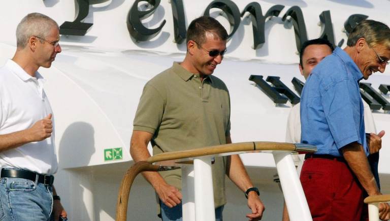 Du thuyền của Roman Abramovich trong lịch sử đ&amp;atilde; từng l&amp;agrave; điểm tham quan được ch&amp;agrave;o đ&amp;oacute;n tại Đảo St. Barts (Ph&amp;aacute;p)