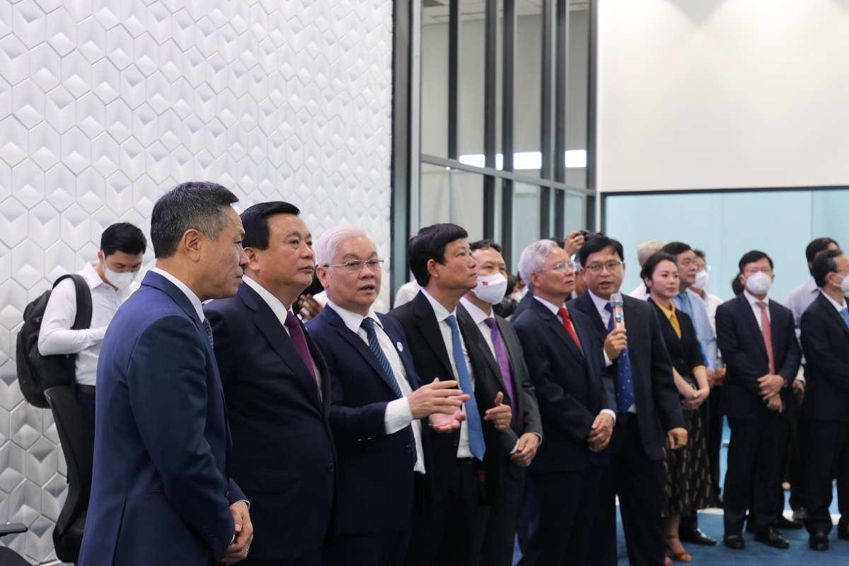 lãnh đạo tỉnh Bình Dương tham quan Trung tâm giám sát, điều hành thông minh tỉnh Bình Dương. lãnh đạo tỉnh Bình Dương tham quan Trung tâm giám sát, điều hành thông minh tỉnh Bình Dương.