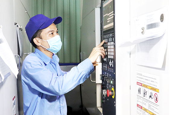 Một c&amp;ocirc;ng ty sản xuất linh kiện m&amp;aacute;y m&amp;oacute;c trong Khu c&amp;ocirc;ng nghiệp Nhơn Trạch 3 giai đoạn 2 ứng dụng c&amp;ocirc;ng nghệ 4.0 v&amp;agrave;o sản xuất (ảnh: Báo ĐN)