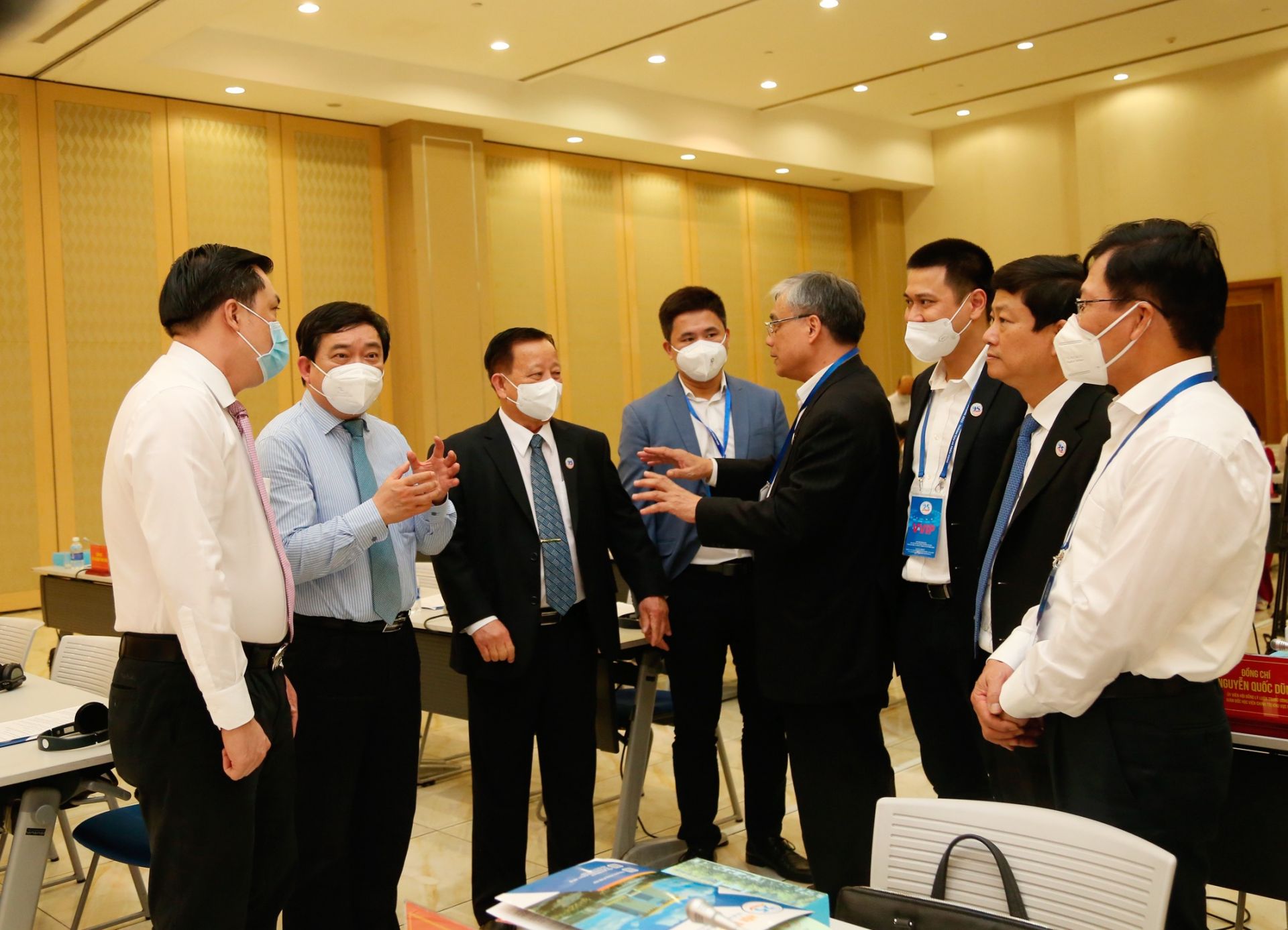 C&amp;aacute;c nh&amp;agrave; khoa học v&amp;agrave; đại biểu thảo luận b&amp;ecirc;n lề Hội thảo khoa học &amp;ldquo;Tiếp nối truyền thống, tỉnh B&amp;igrave;nh Dương chặng đường 1/4 thế kỷ th&amp;agrave;nh tựu v&amp;agrave; triển vọng&amp;rdquo;    Ảnh minh họa