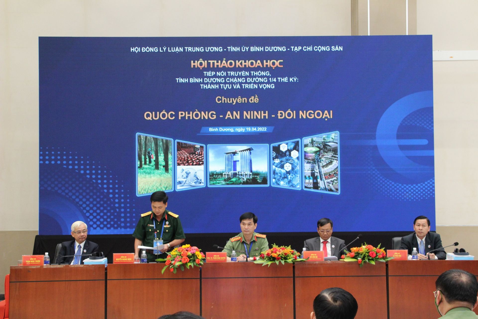 Hội thảo khoa học với chủ đề: &amp;ldquo;Tiếp nối truyền thống, tỉnh B&amp;igrave;nh Dương chặng đường &amp;frac14; thế kỷ: Th&amp;agrave;nh tựu v&amp;agrave; Triển vọng&amp;rdquo; b&amp;agrave;n về chuy&amp;ecirc;n đề Quốc ph&amp;ograve;ng - An ninh - Đối ngoại