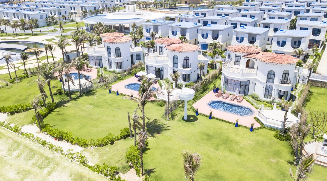 Biệt thự nghỉ dưỡng biển c&amp;oacute; gi&amp;aacute; trị khan hiếm đang thu h&amp;uacute;t được d&amp;ograve;ng vốn đầu tư khi du lịch mở cửa.