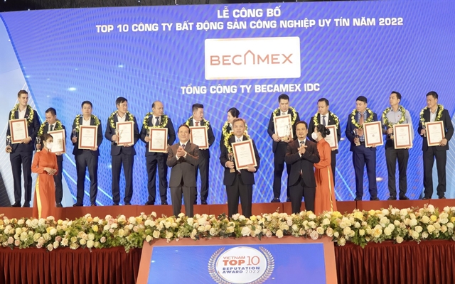 To&amp;agrave;n cảnh c&amp;aacute;c đại biểu tham dự Lễ c&amp;ocirc;ng bố Top 10 c&amp;ocirc;ng ty bất động sản c&amp;ocirc;ng nghiệp uy t&amp;iacute;n năm 2022