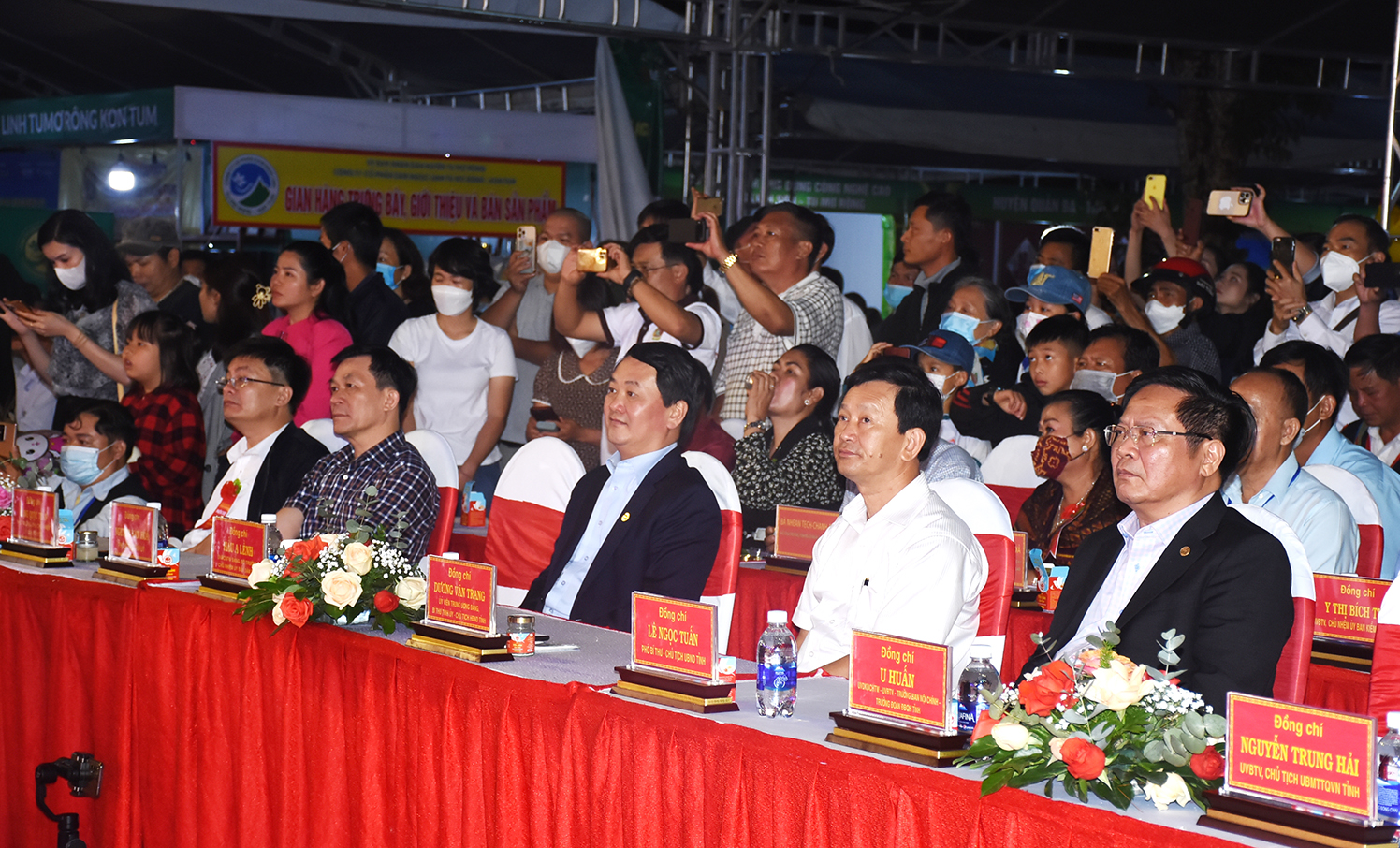 Đại biểu tham dự Lễ khai mạc