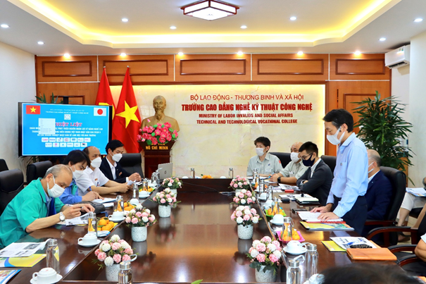 &amp;Ocirc;ng Masuoka &amp;ndash;Tổng gi&amp;aacute;m đốc C&amp;ocirc;ng ty TNHH Khu c&amp;ocirc;ng nghiệp Thăng Long   Ph&amp;aacute;t biểu tại buổi l&amp;agrave;m việc với Nh&amp;agrave; trường