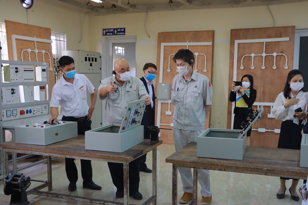 Đo&amp;agrave;n Doanh nghiệp Nhật Bản thăm quan Xưởng thực h&amp;agrave;nh nghề Điện C&amp;ocirc;ng nghiệp