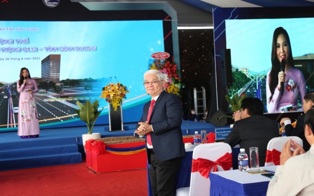 &amp;Ocirc;ng Nguyễn Văn Lợi - Ủy vi&amp;ecirc;n Trung ương Đảng, B&amp;iacute; thư Tỉnh ủy, Trưởng đo&amp;agrave;n Đại biểu Quốc hội tỉnh B&amp;igrave;nh Dương c&amp;ugrave;ng c&amp;aacute;c đồng ch&amp;iacute; L&amp;atilde;nh đạo tỉnh tham dự tại buổi lễ