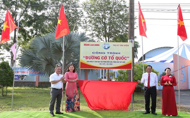 Ban Tuy&amp;ecirc;n gi&amp;aacute;o Tỉnh ủy B&amp;igrave;nh Dương, Thị ủy T&amp;acirc;n Uy&amp;ecirc;n thực hiện nghi thức kh&amp;aacute;nh th&amp;agrave;nh c&amp;ocirc;ng tr&amp;igrave;nh