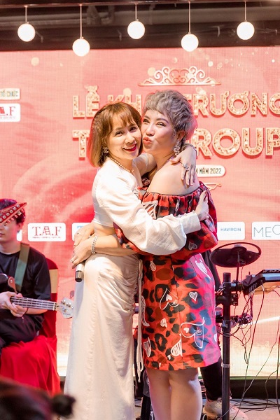 Chủ tịch Nguyễn Thu Trang v&amp;agrave; Nh&amp;agrave; thiết kế Tuyết L&amp;ecirc;