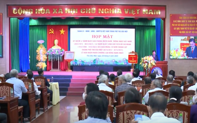 Ch&amp;agrave;o mừng 10 năm th&amp;agrave;nh lập th&amp;agrave;nh phố Thủ Dầu Một (2/5/2012-2/5/2022) v&amp;agrave; đ&amp;oacute;n nhận Hu&amp;acirc;n chương Lao động hạng Nhất