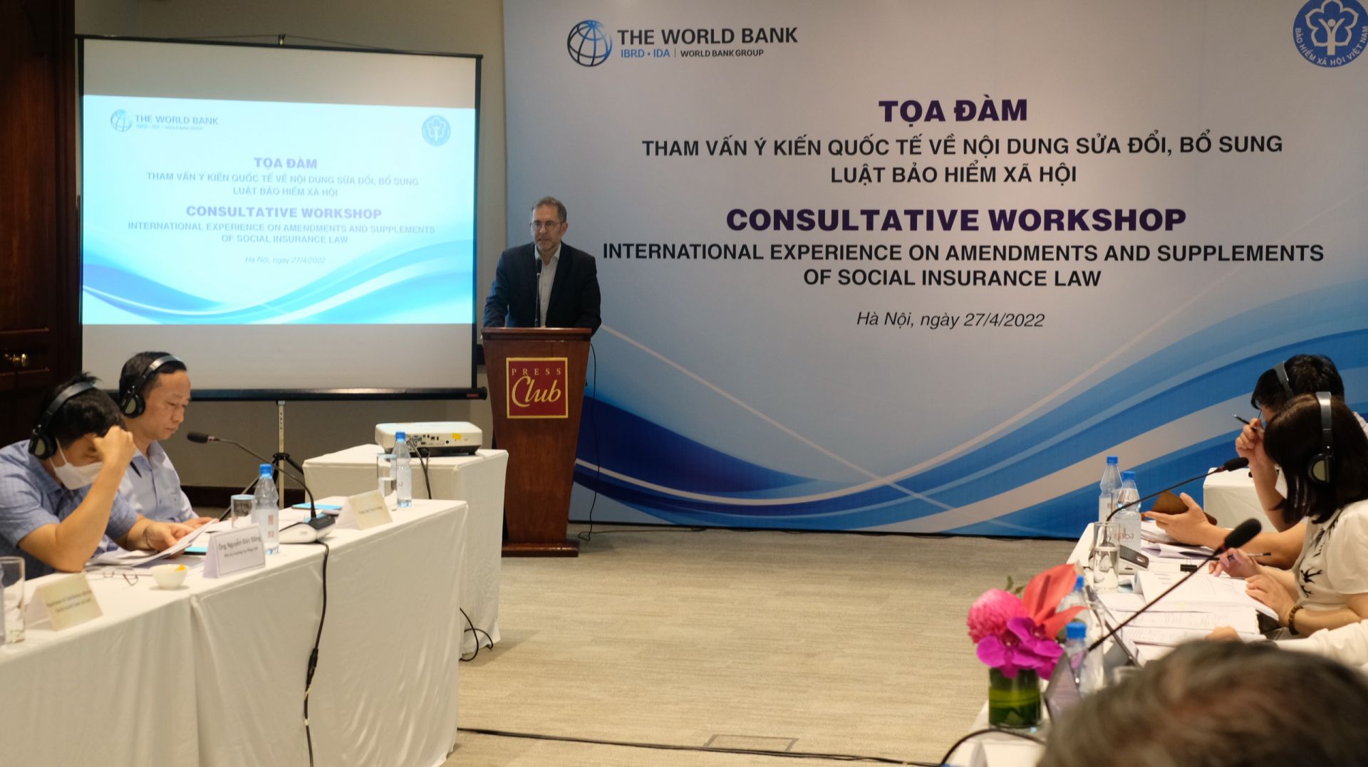 &amp;Ocirc;ng Robert J.Palacios - Chuy&amp;ecirc;n gia trưởng lĩnh vực ASXH khu vực Đ&amp;ocirc;ng &amp;Aacute;-Th&amp;aacute;i B&amp;igrave;nh Dương tham vấn &amp;yacute; kiến tại Tọa đ&amp;agrave;m.  &amp;Ocirc;ng Robert J.Palacios - Chuy&amp;ecirc;n gia trưởng lĩnh vực ASXH khu vực Đ&amp;ocirc;ng &amp;Aacute;-Th&amp;aacute;i B&amp;igrave;nh Dương tham vấn &amp;yacute; kiến tại Tọa đ&amp;agrave;m.