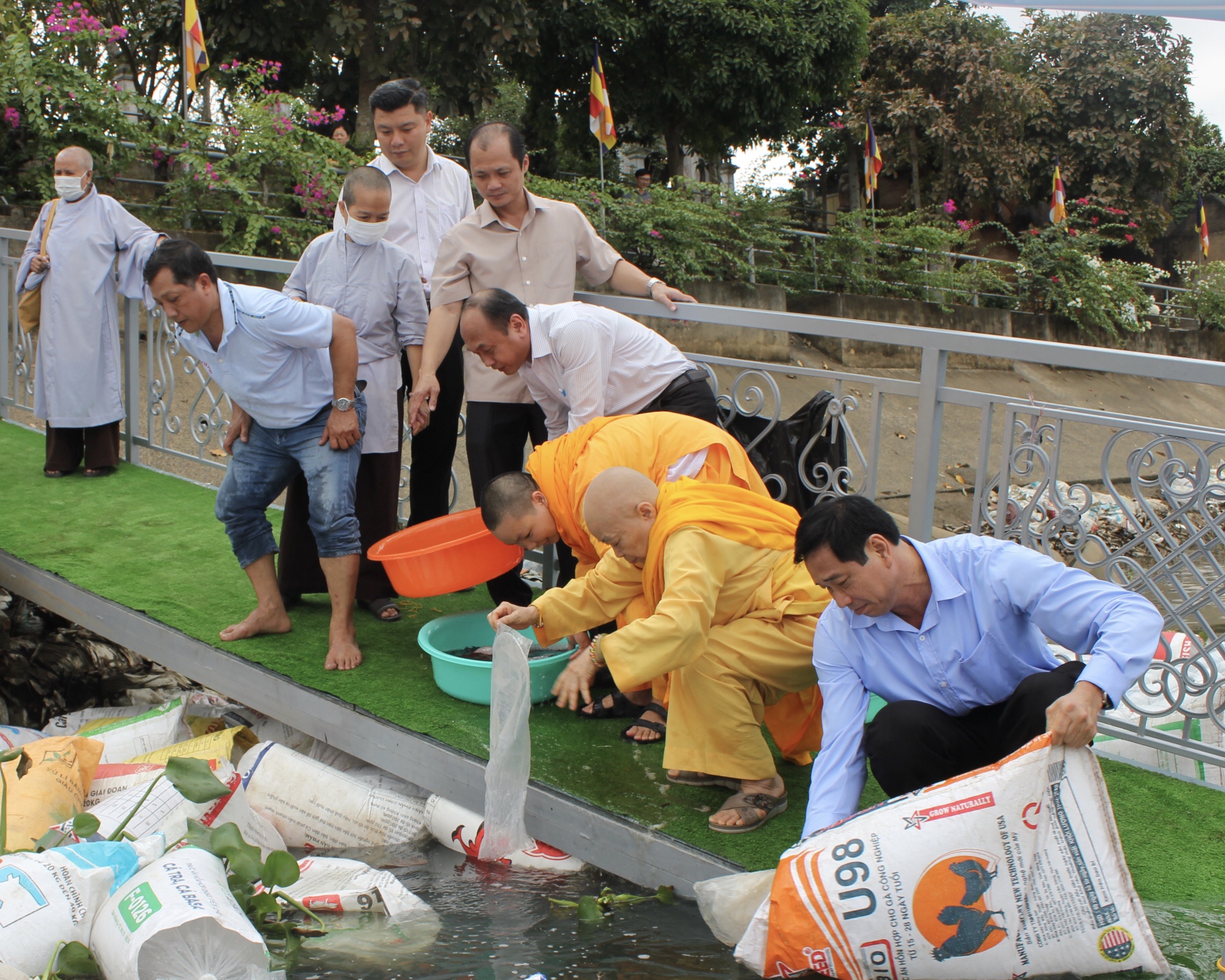 Ph&amp;oacute; Chủ tịch UBND tỉnh Đồng Nai V&amp;otilde; Văn Phi c&amp;ugrave;ng đại diện c&amp;aacute;c Sở ban ng&amp;agrave;nh, đo&amp;agrave;n thể, GHPG Việt Nam tỉnh Đồng Nai