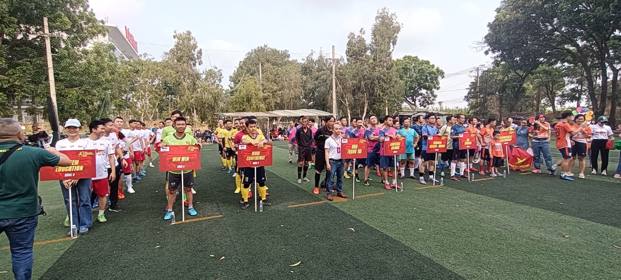 Giải b&amp;oacute;ng đ&amp;aacute; BNI HCMC6 mở rộng Cup Yến s&amp;agrave;o Minh Khoa 2023 với 16 Chapter tham dự bao gồm 8 đội b&amp;oacute;ng