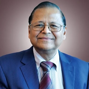 Vinod Saraf l&amp;agrave; người s&amp;aacute;ng lập h&amp;atilde;ng Vinati Organics. Ảnh: finnacleshahclasses.com