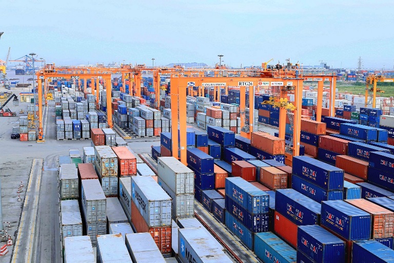 Thu ng&amp;acirc;n s&amp;aacute;ch từ xuất nhập khẩu qu&amp;yacute; đầu năm 2023 đạt 21,5 dự to&amp;aacute;n v&amp;agrave; giảm 17% so với c&amp;ugrave;ng kỳ năm trước.Ảnh minh họa