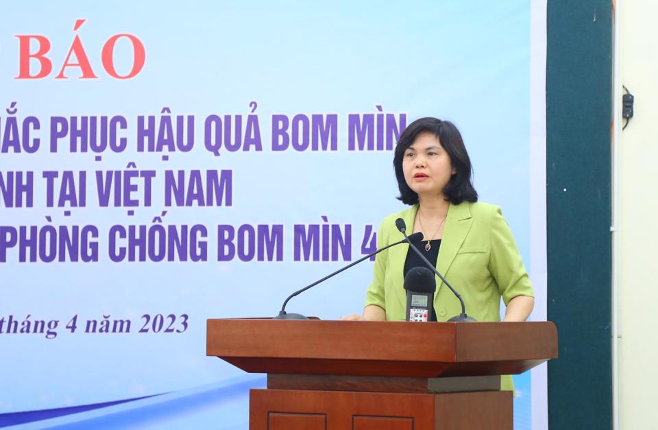 Ph&amp;oacute; Cục trưởng Cục Bảo trợ x&amp;atilde; hội, Bộ LĐTB&amp;amp;XH Phạm Thị Hải H&amp;agrave; th&amp;ocirc;ng tin về ch&amp;iacute;nh s&amp;aacute;ch hỗ trợ, tạo sinh kế cho nạn nh&amp;acirc;n bom m&amp;igrave;n.