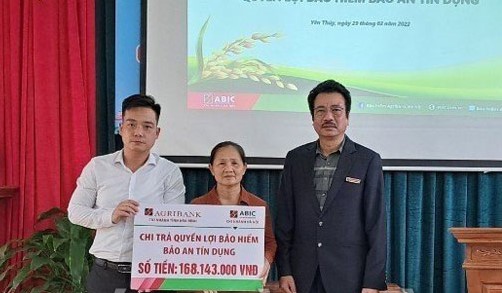 ABIC H&amp;agrave; Nội chi trả tr&amp;ecirc;n 168 triệu đồng cho gia đ&amp;igrave;nh b&amp;agrave; B&amp;ugrave;i Thị Lan, x&amp;atilde; Ph&amp;uacute; Lai, huyện Y&amp;ecirc;n Thủy