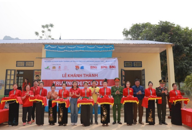 Kh&amp;ocirc;ng kh&amp;iacute; h&amp;acirc;n hoan của buổi lễ kh&amp;aacute;nh th&amp;agrave;nh trường Bản Hịa, x&amp;atilde; Mường Lầm, huyện S&amp;ocirc;ng M&amp;atilde;, tỉnh Sơn La