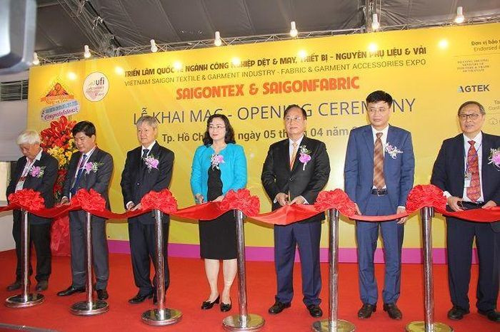 Cắt băng khai mạc Triển l&amp;atilde;m Saigontex &amp;amp; SaigonFabric 2023
