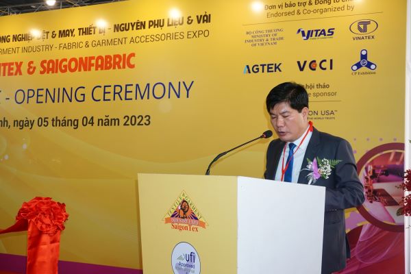 &amp;Ocirc;ng Cao Hữu Hiếu, Tổng Gi&amp;aacute;m đốc Vinatex ph&amp;aacute;t biểu khai mạc