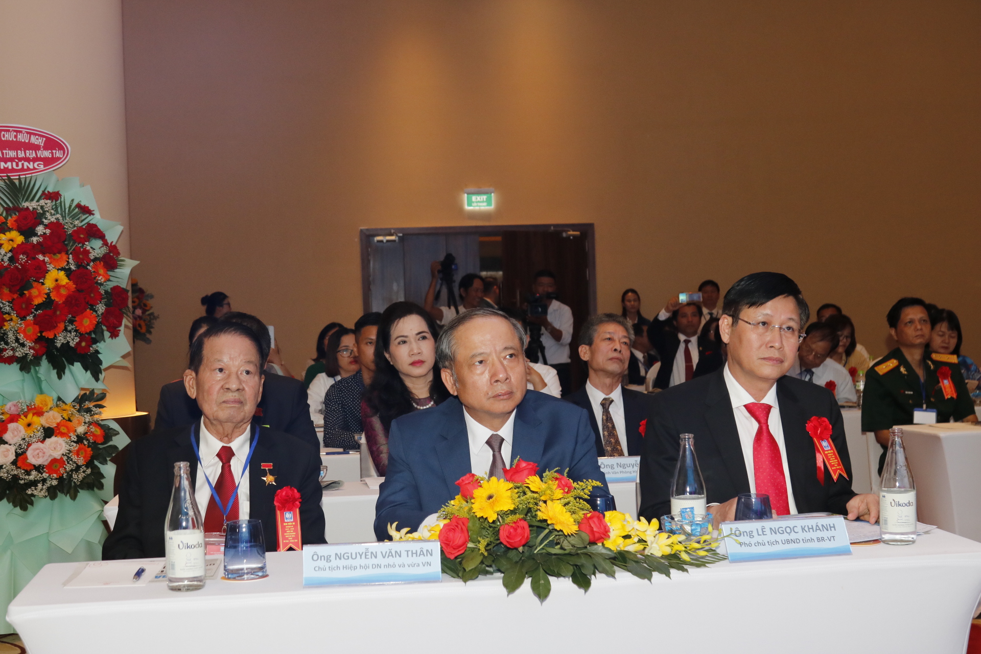 Đại hội c&amp;oacute; sự quan t&amp;acirc;m của TS.Nguyễn Văn Th&amp;acirc;n - Chủ tịch HIệp Hội DN Nhỏ v&amp;agrave; vừa Việt Nam (ngồi giữa)