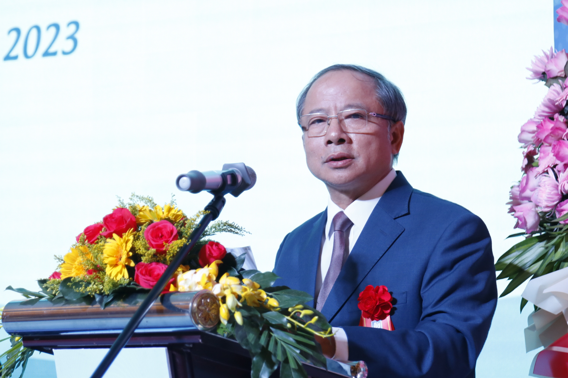 TS. L&amp;ecirc; Văn Th&amp;acirc;n
