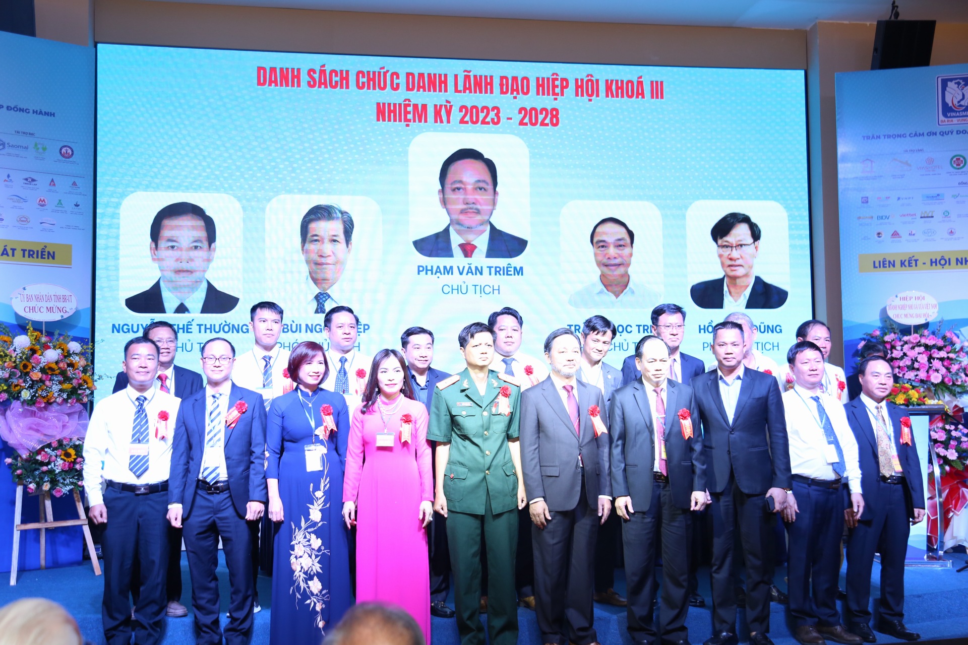 Ban chấp h&amp;agrave;nh nhiệm kỳ 2023 - 2028 với 20 th&amp;agrave;nh vi&amp;ecirc;n c&amp;oacute; đủ đức v&amp;agrave; t&amp;agrave;i c&amp;ugrave;ng dẫn dắt Hiệp hội ng&amp;agrave;y c&amp;agrave;ng ph&amp;aacute;t triển.