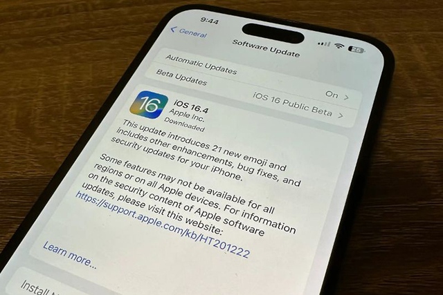 iOS 16.4 đ&amp;atilde; thay đổi h&amp;agrave;nh vi c&amp;agrave;i đặt cập nhật tự động của iPhone
