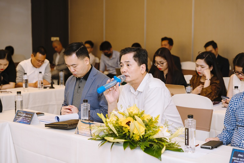 CHủ tịch VARS chia sẻ th&amp;ocirc;ng tin tại hội nghị