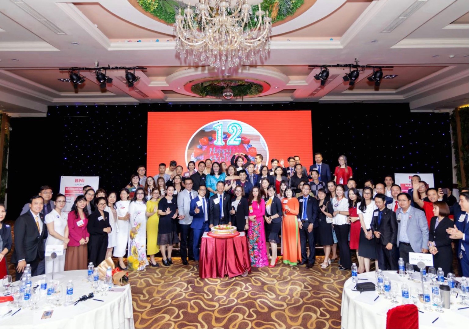 Kết th&amp;uacute;c buổi lễ l&amp;agrave; tiệc cắt b&amp;aacute;nh sinh nhật mừng BNI Galaxy Chapter tr&amp;ograve;n 12 năm