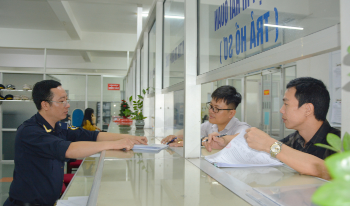Chi cục Hải quan tỉnh giải quyết thủ tục xuất khẩu cho doanh nghiệp