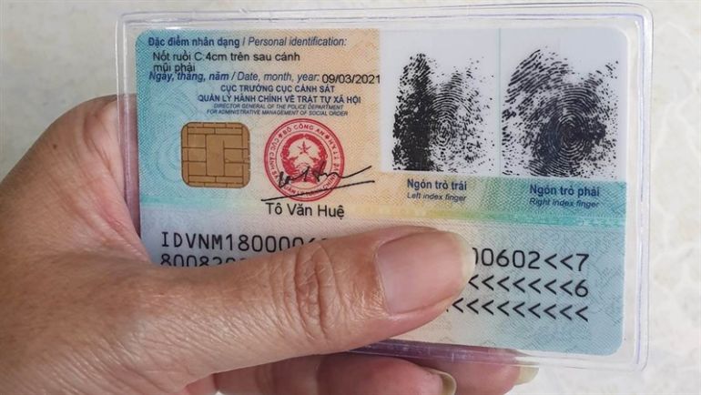 những th&amp;ocirc;ng tin về v&amp;acirc;n tay, đặc điểm nhận dạng kh&amp;ocirc;ng được thể hiện tr&amp;ecirc;n bề mặt thẻ CCCD