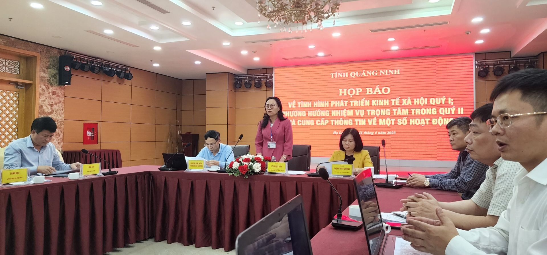 Đồng ch&amp;iacute; L&amp;ecirc; Ngọc H&amp;acirc;n, Tỉnh ủy vi&amp;ecirc;n, Gi&amp;aacute;m đốc Sở TT&amp;amp;TT tỉnh, chủ tr&amp;igrave; cuộc họp b&amp;aacute;o th&amp;ocirc;ng tin một số nội dung quan trọng.