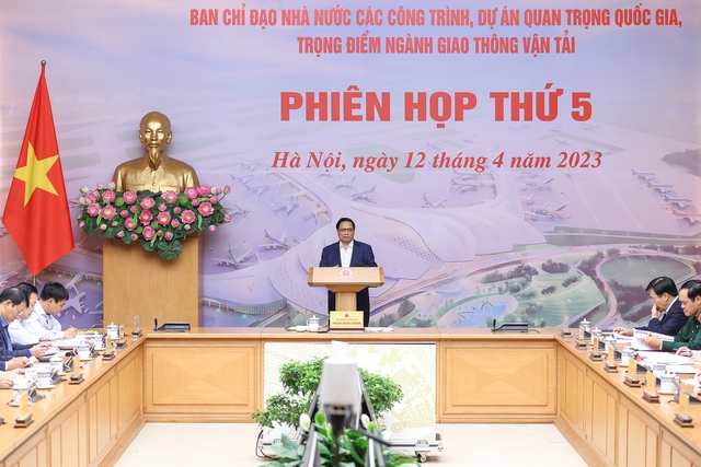 Thủ tướng đề nghị c&amp;aacute;c địa phương nhận thức r&amp;otilde; tầm quan trọng của đầu tư c&amp;ocirc;ng n&amp;oacute;i chung v&amp;agrave; c&amp;aacute;c c&amp;ocirc;ng tr&amp;igrave;nh hạ tầng giao th&amp;ocirc;ng chiến lược n&amp;oacute;i ri&amp;ecirc;ng - Ảnh: VGP/Nhật Bắc