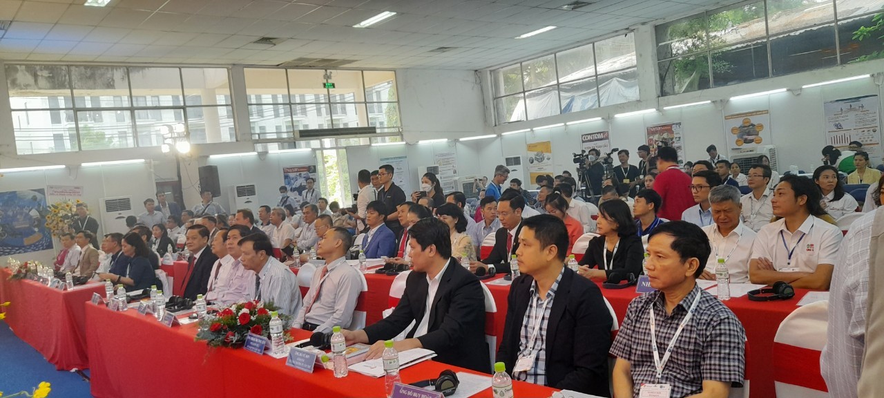C&amp;aacute;c đại biểu tham dự lễ khai mạc