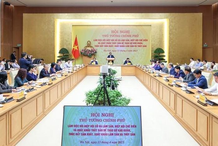 Thủ tướng Phạm Minh Ch&amp;iacute;nh chủ tr&amp;igrave; buổi l&amp;agrave;m việc với Hiệp hội Gỗ v&amp;agrave; L&amp;acirc;m sản