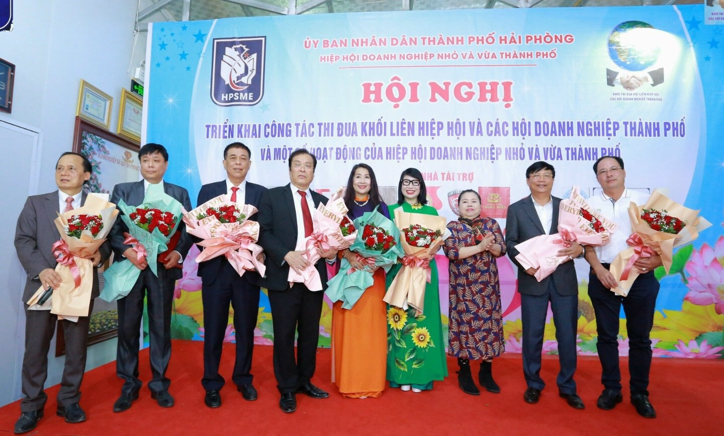 Hiệp hội đ&amp;atilde; bầu ra 9 Ph&amp;oacute; chủ tịch ra mắt tại hội nghị