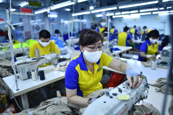 Doanh nghiệp dệt may đang rơi vào tình trạng thiếu đơn hàng, phải thay đổi cơ cấu sản phẩm