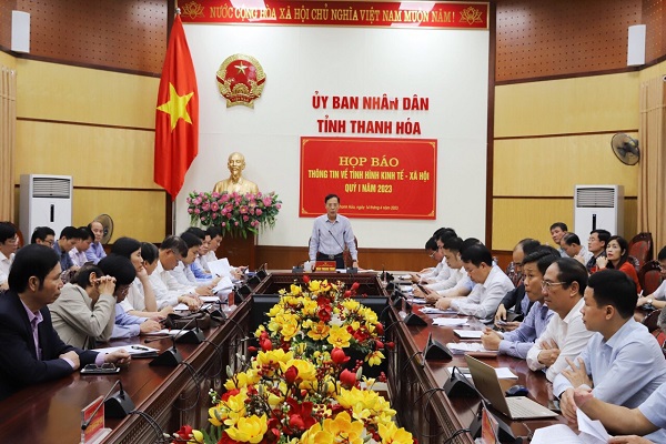 To&amp;agrave;n cảnh buổi họp b&amp;aacute;o