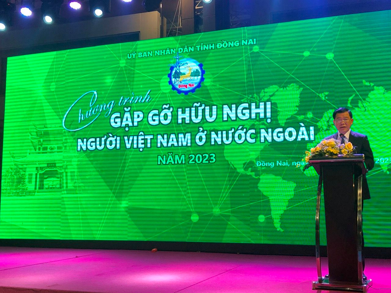 &amp;Ocirc;ng Nguyễn Hồng Lĩnh - B&amp;iacute; thư tỉnh ủy Đồng Nai vui mừng kếu gọi sự hợp t&amp;aacute;c của c&amp;aacute;c kiều b&amp;agrave;o