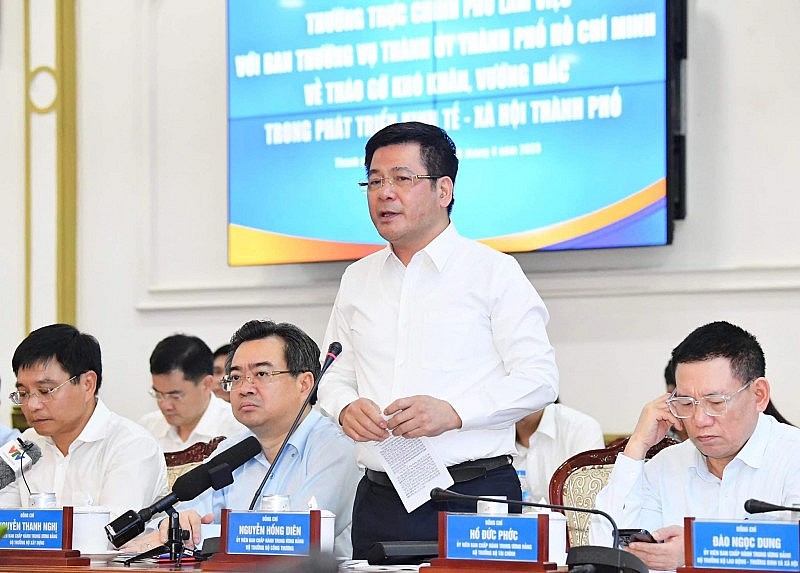 Bộ trưởng Nguyễn Hồng Di&amp;ecirc;n ph&amp;aacute;t biểu v&amp;agrave; đề xuất c&amp;aacute;c giải ph&amp;aacute;p th&amp;uacute;c đẩy tăng trưởng kinh tế TP. Hồ Ch&amp;iacute; Minh