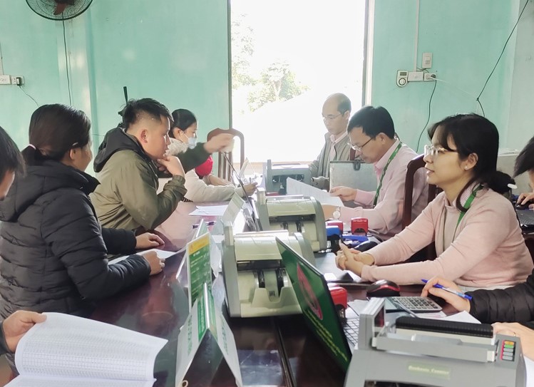 Chi nh&amp;aacute;nh Ng&amp;acirc;n h&amp;agrave;ng CSXH tỉnh H&amp;ograve;a B&amp;igrave;nh đẩy mạnh giải ng&amp;acirc;n c&amp;aacute;c chương tr&amp;igrave;nh t&amp;iacute;n dụng theo Nghị quyết số 11/NQ-CP của Ch&amp;iacute;nh phủ.
