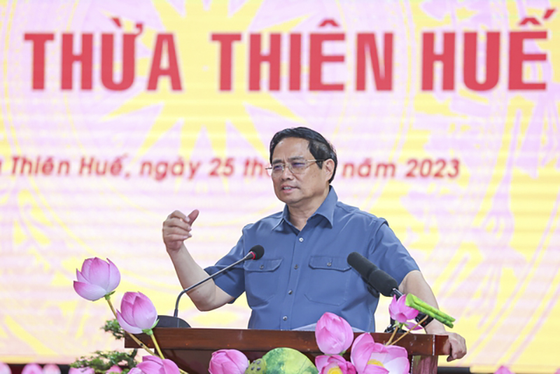 Thủ tướng Phạm Minh Ch&amp;iacute;nh nhấn mạnh, Thừa Thi&amp;ecirc;n Huế l&amp;agrave; địa phương c&amp;oacute; nhiều tiềm năng ph&amp;aacute;t triển, nhất l&amp;agrave; về kinh tế biển, du lịch văn h&amp;oacute;a lịch sử - sinh th&amp;aacute;i - Ảnh: VGP/Nhật Bắc