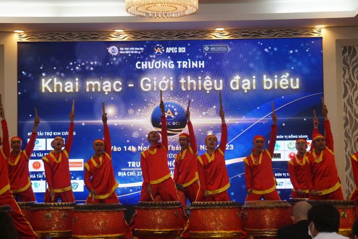Ch&amp;agrave;o mừng khai mạc Chương tr&amp;igrave;nh tọa đ&amp;agrave;m chủ đề &amp;ldquo; K&amp;iacute;ch cầu Thương mại - Đầu tư v&amp;agrave; Bao ti&amp;ecirc;u sản phẩm&amp;rdquo;